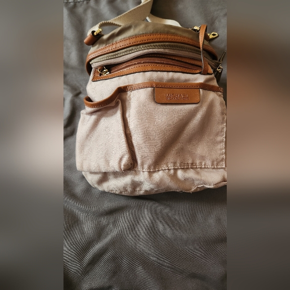 Crossbody - Picture 6 of 8